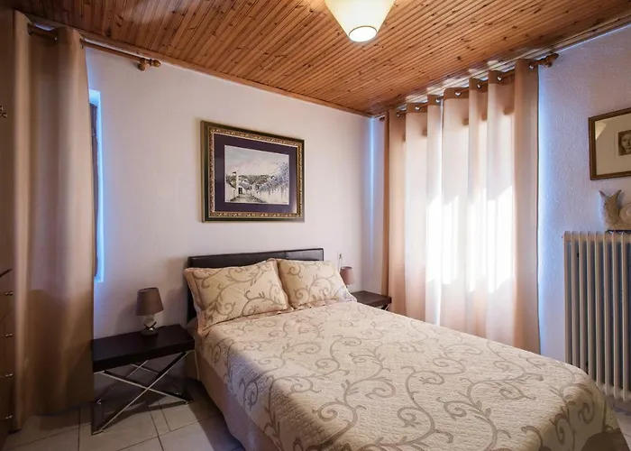 Lena's Garden House Case de vacanță