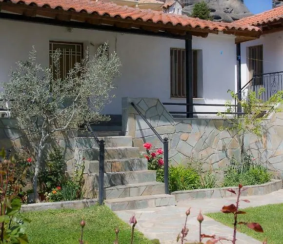 Lena's Garden House Case de vacanță